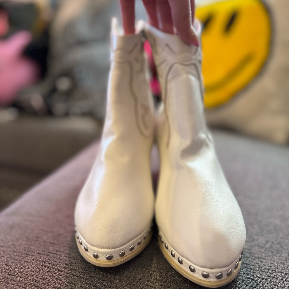 White Embroidered Ankle Cowboy Boots-Western - Picture 2 of 4
